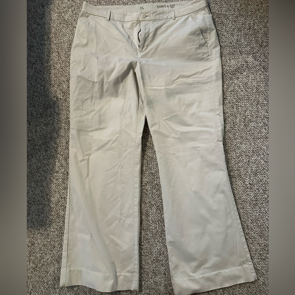 14 Average Kakhi by Gap Factory